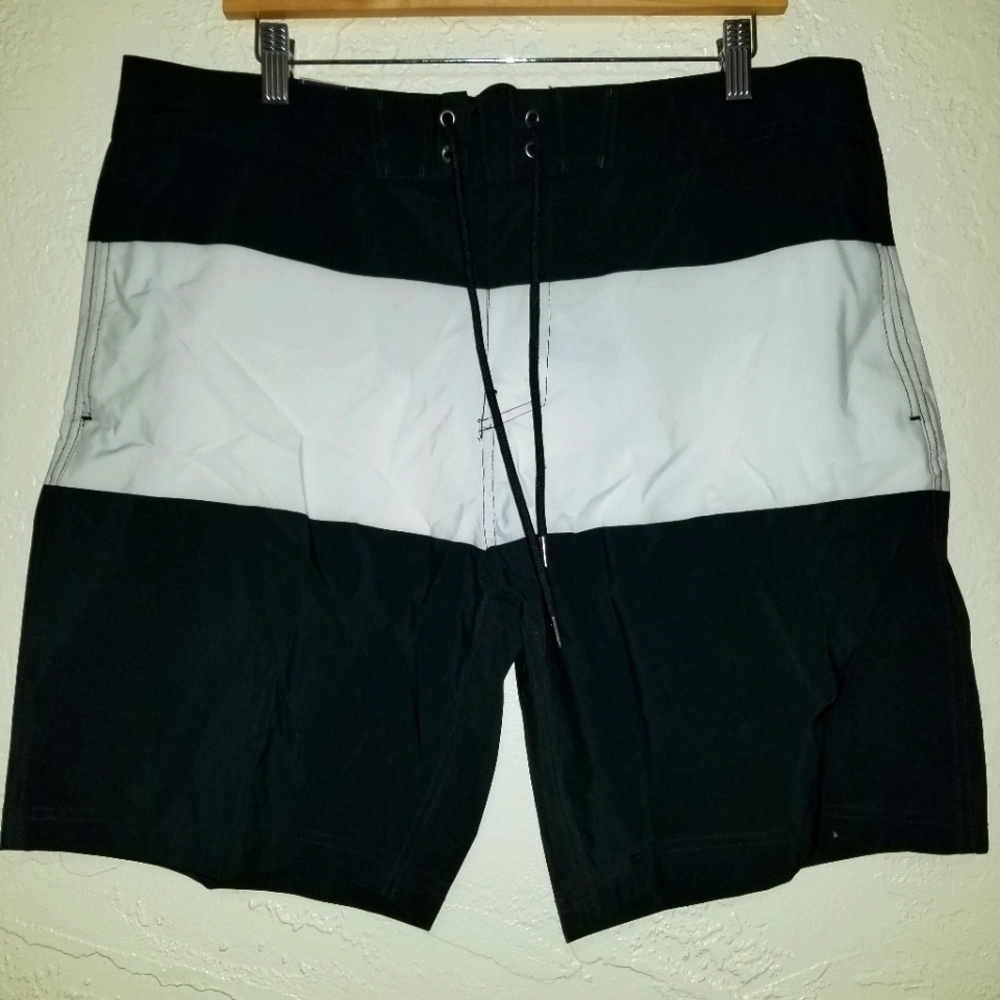 Forever 21 Swim Shorts Men's XL  9" Inseam Unlined Black & White; Pockets NWT